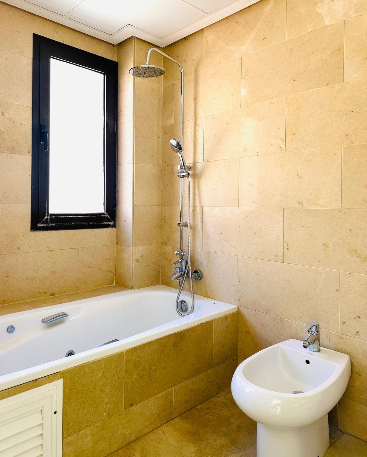 3 Bed Apartment for sale in La Duquesa Costa Del Sol, Málaga, Spain