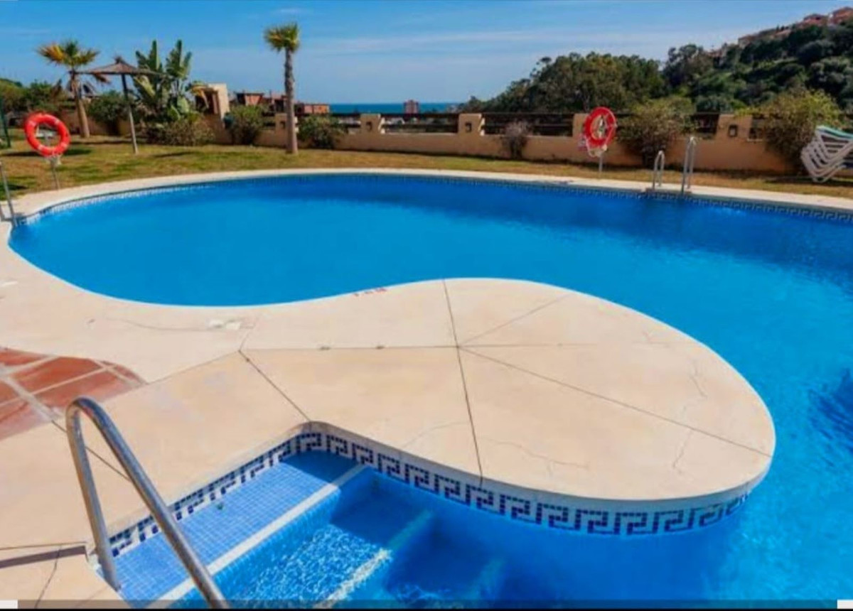 3 Bed Apartment for sale in La Duquesa Costa Del Sol, Málaga, Spain
