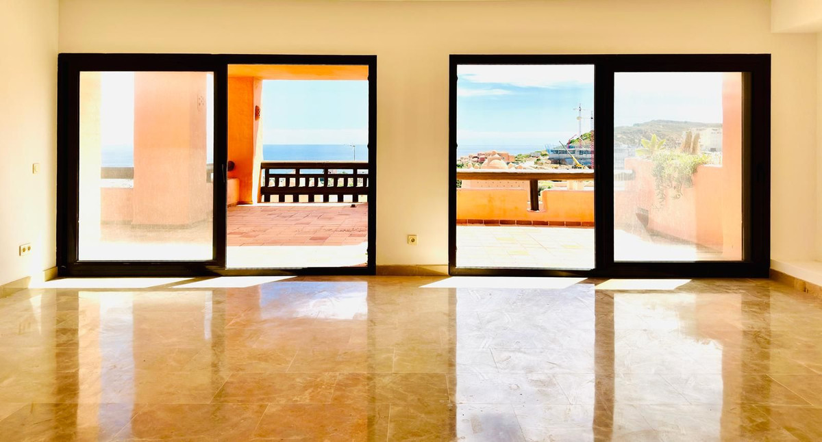 3 Bed Apartment for sale in La Duquesa Costa Del Sol, Málaga, Spain