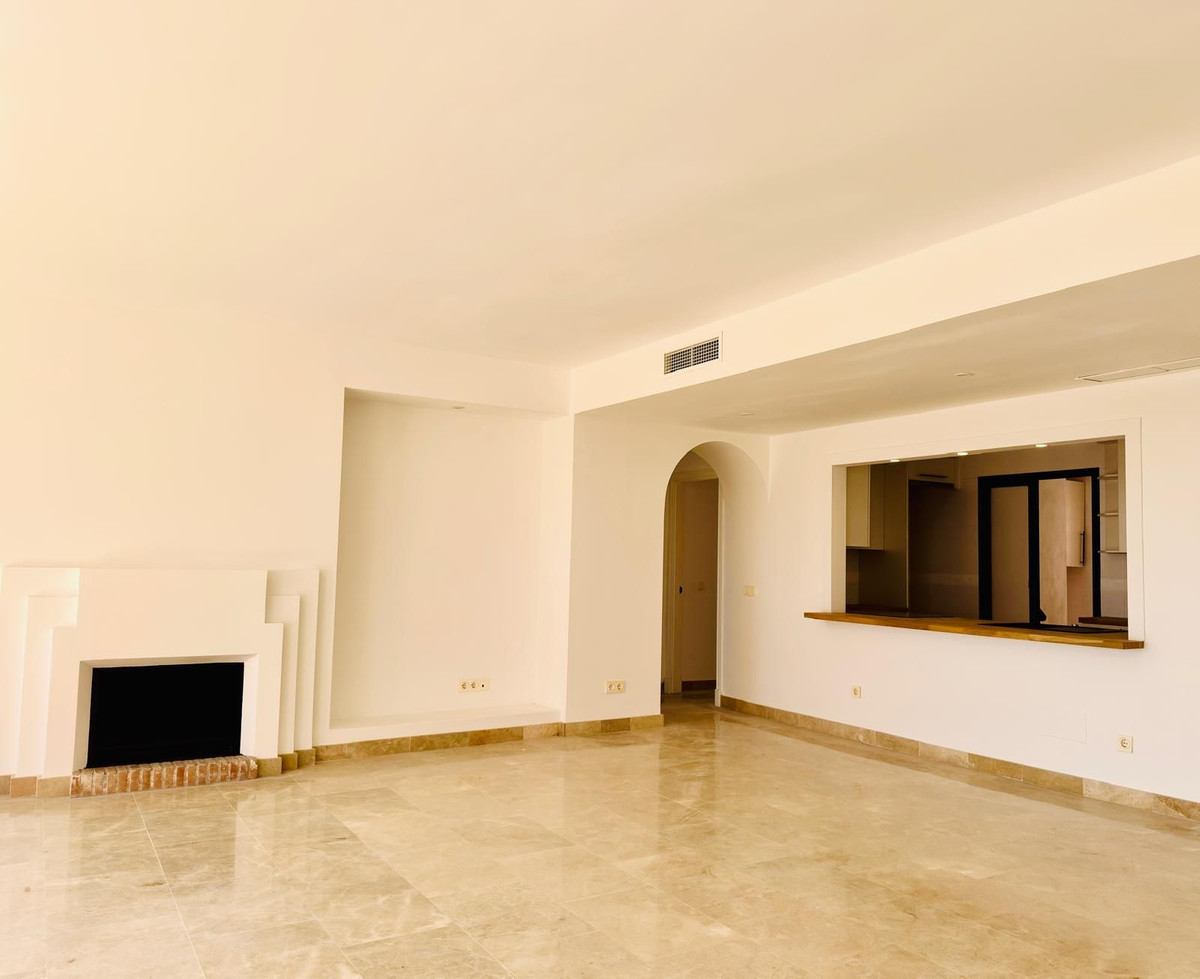 3 Bed Apartment for sale in La Duquesa Costa Del Sol, Málaga, Spain