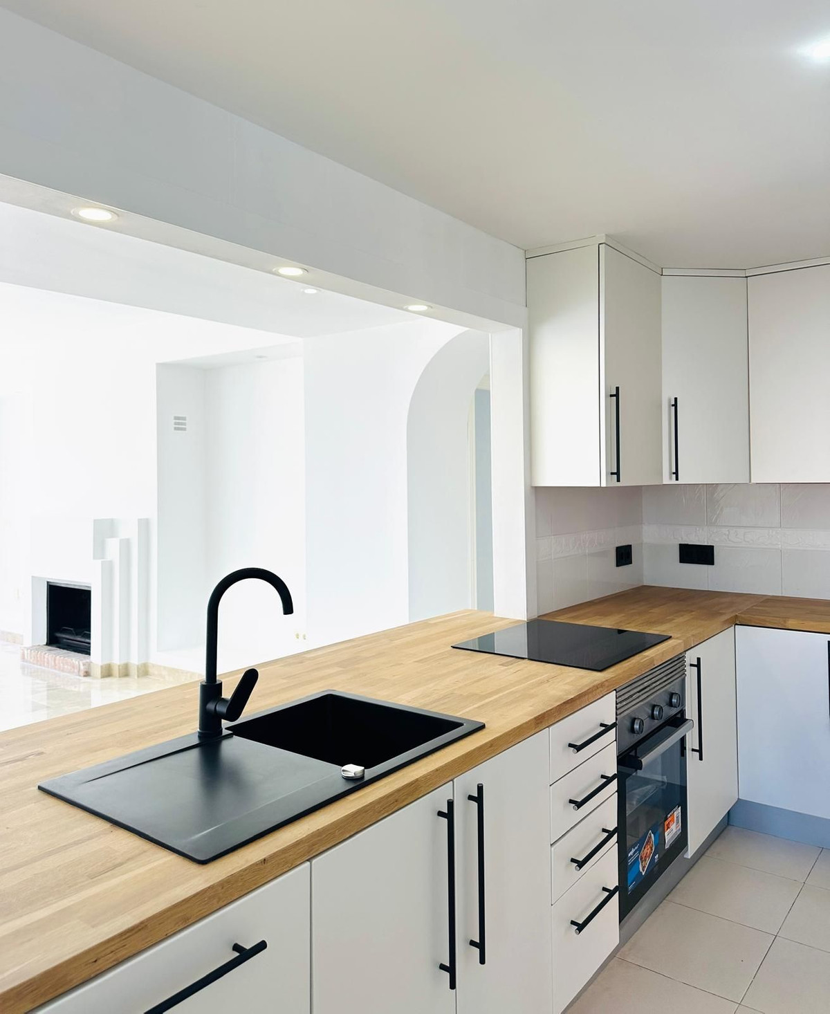 3 Bed Apartment for sale in La Duquesa Costa Del Sol, Málaga, Spain