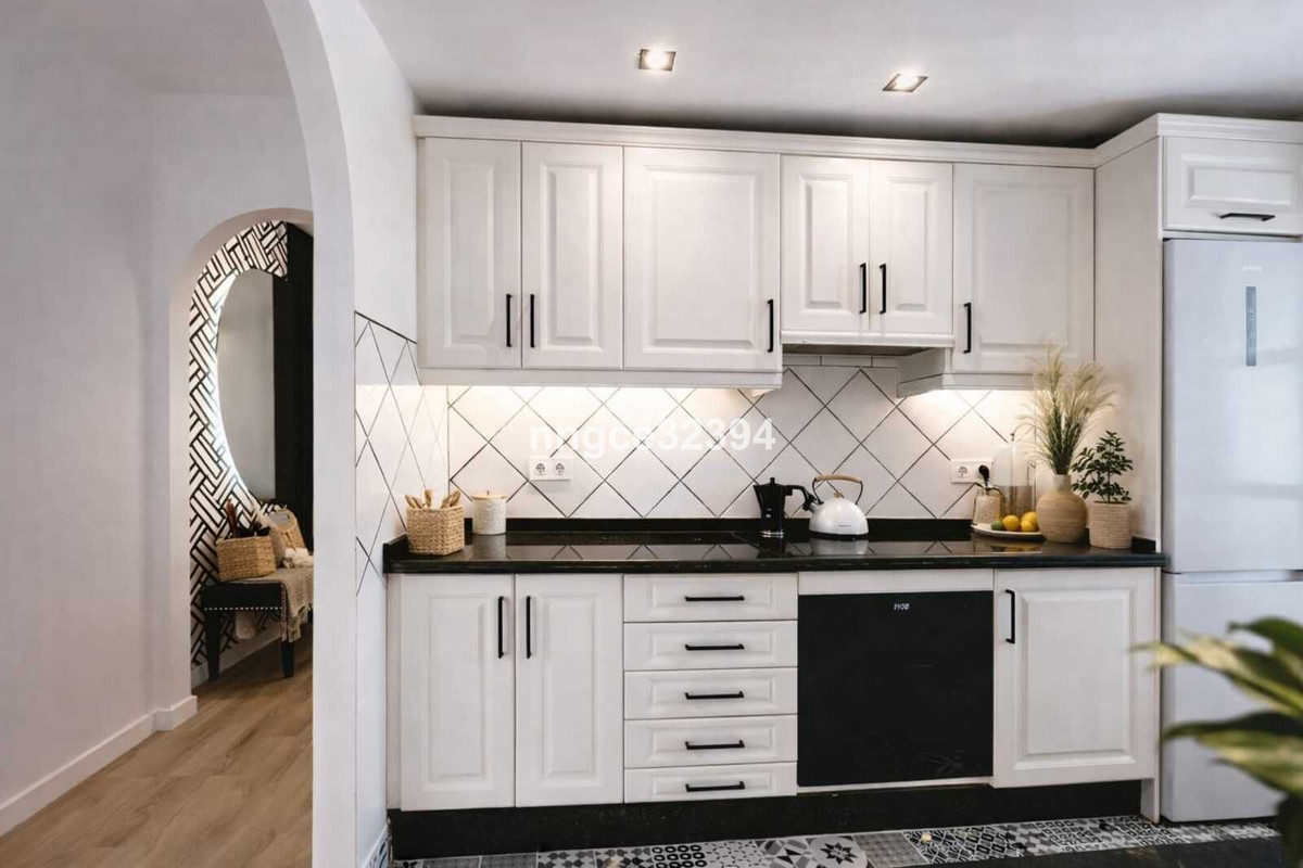3 Bed Apartment for sale in El Paraiso Costa Del Sol, Málaga, Spain