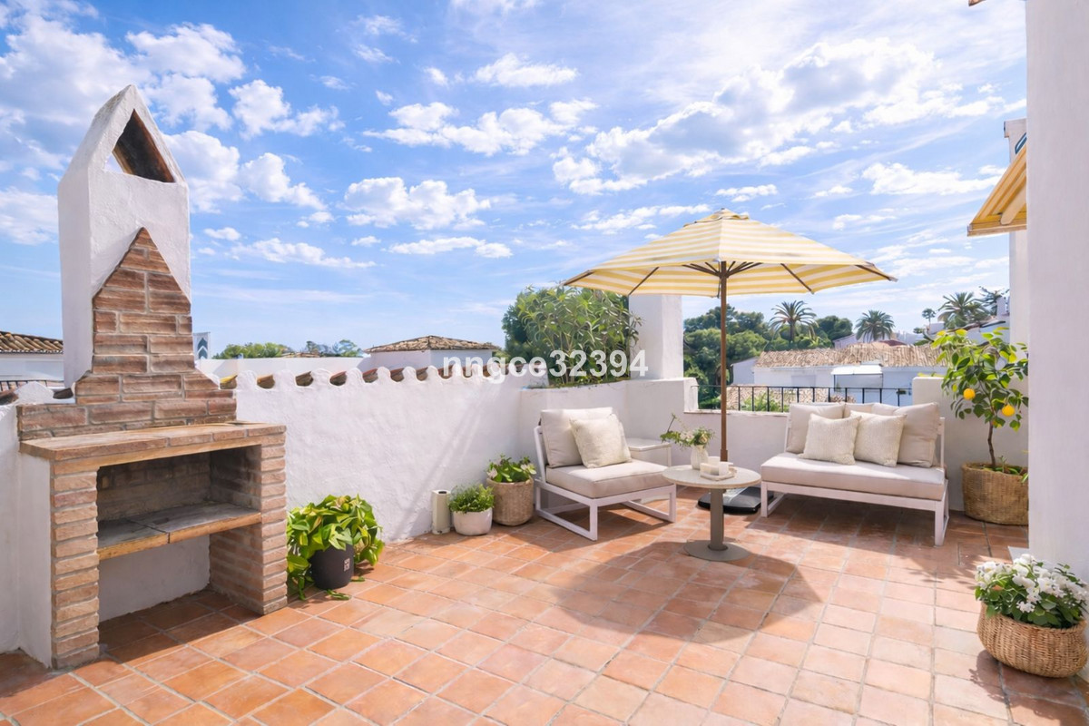 3 Bed Apartment for sale in El Paraiso Costa Del Sol, Málaga, Spain