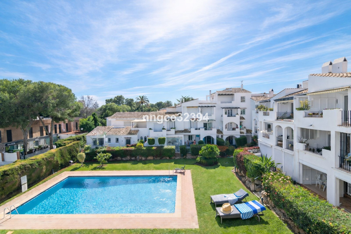 3 Bed Apartment for sale in El Paraiso Costa Del Sol, Málaga, Spain