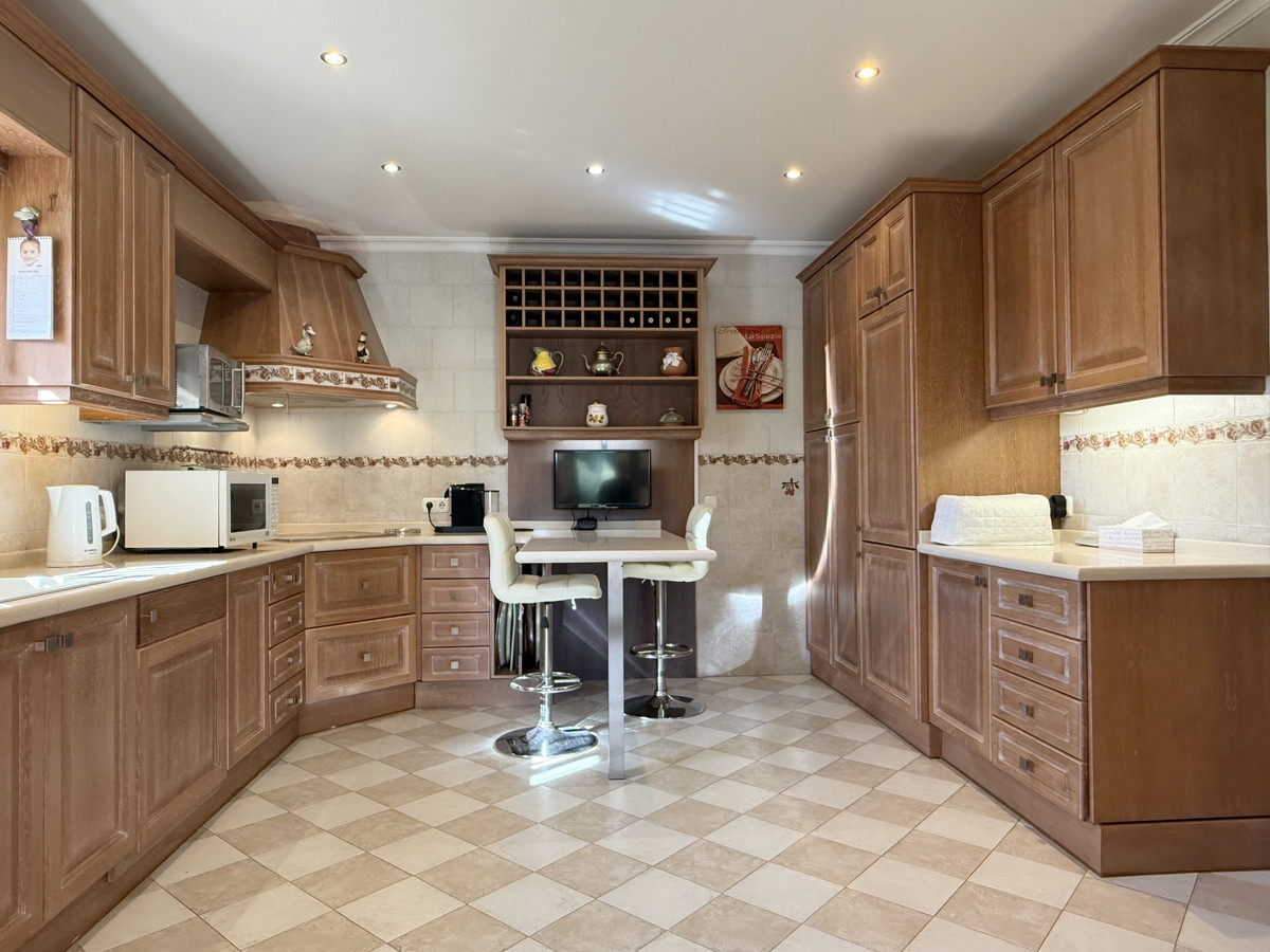 4 Bed Townhouse for sale in Estepona Costa Del Sol, Málaga, Spain