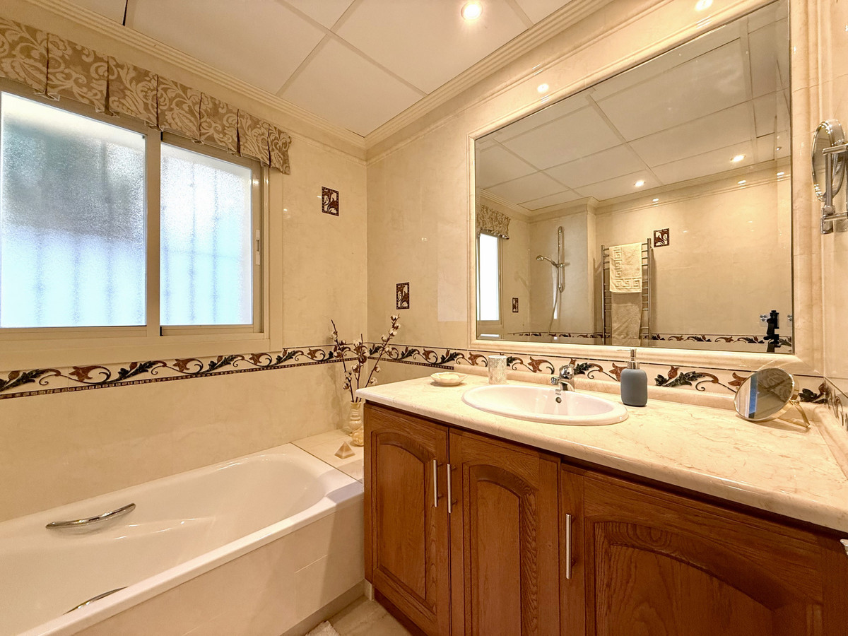 4 Bed Townhouse for sale in Estepona Costa Del Sol, Málaga, Spain