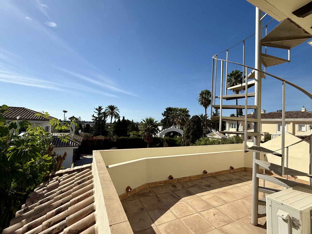 4 Bed Townhouse for sale in Estepona Costa Del Sol, Málaga, Spain