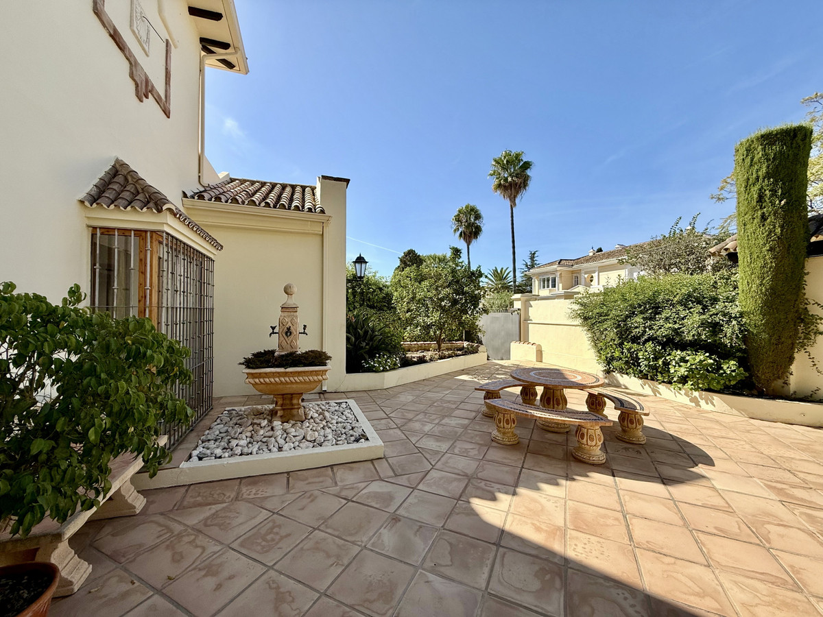 4 Bed Townhouse for sale in Estepona Costa Del Sol, Málaga, Spain