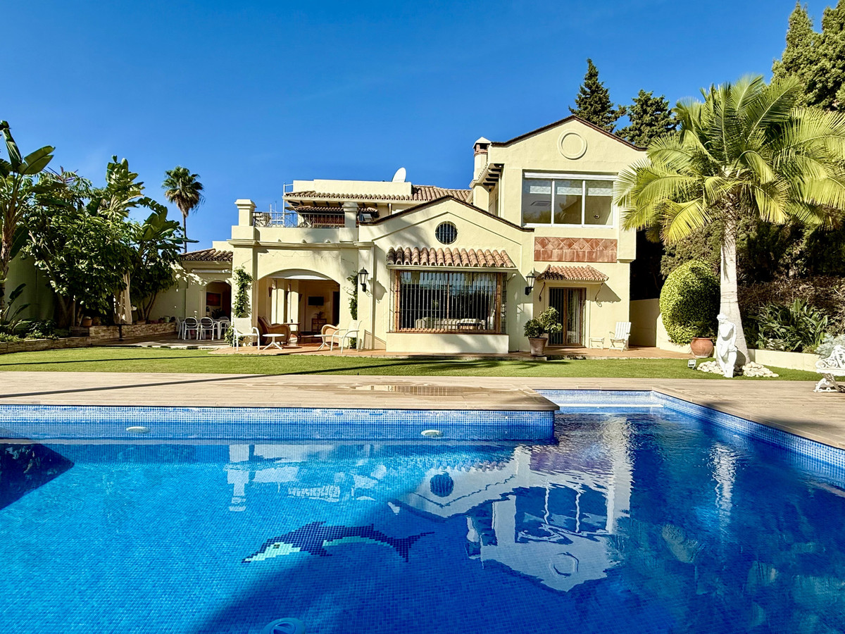 4 Bed Townhouse for sale in Estepona Costa Del Sol, Málaga, Spain