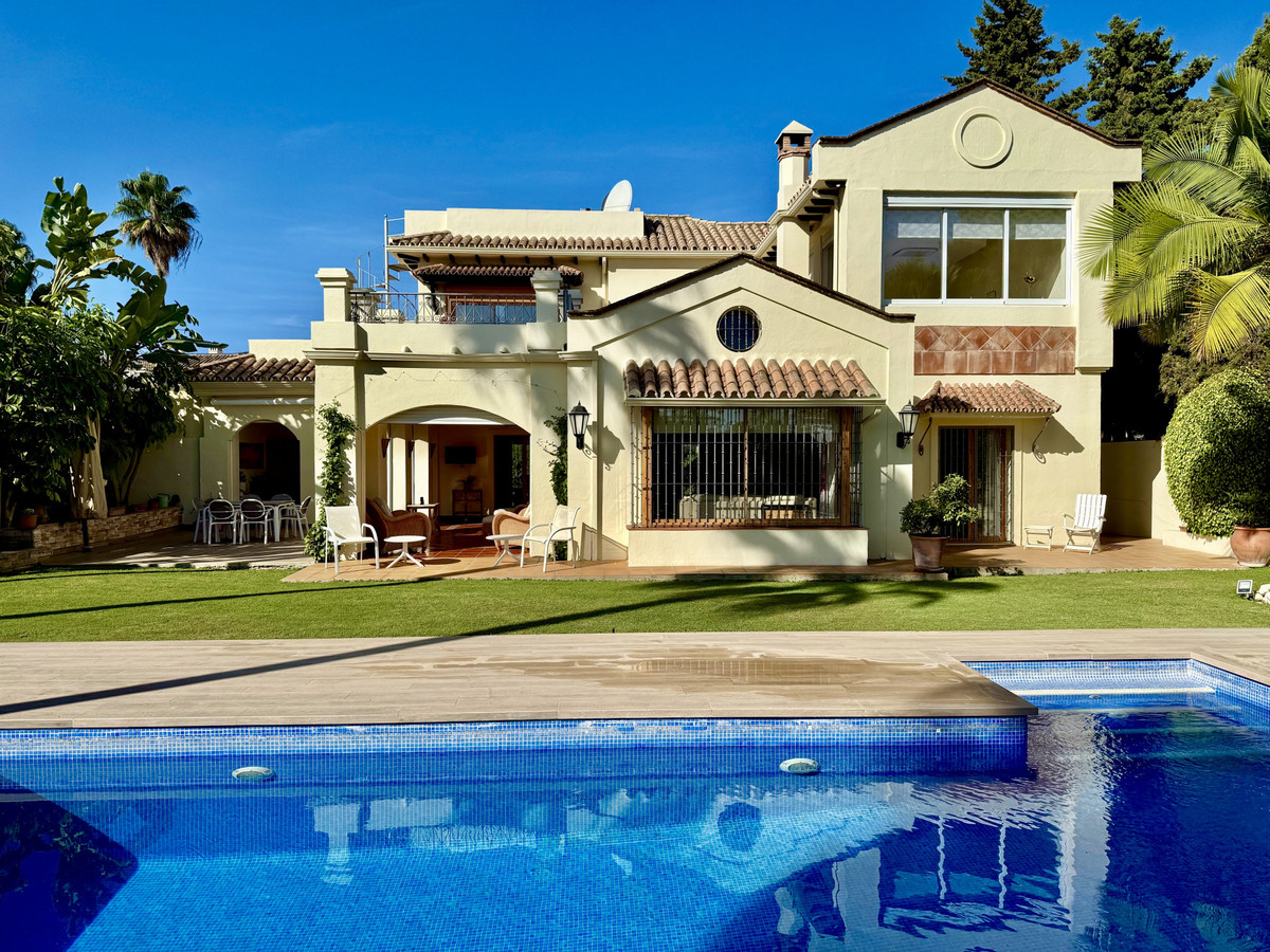 4 Bed Townhouse for sale in Estepona Costa Del Sol, Málaga, Spain