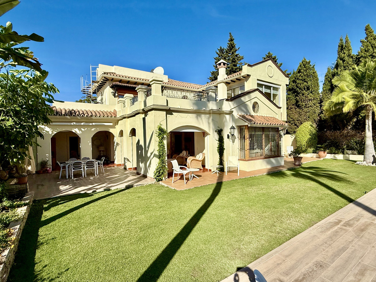 4 Bed Townhouse for sale in Estepona Costa Del Sol, Málaga, Spain