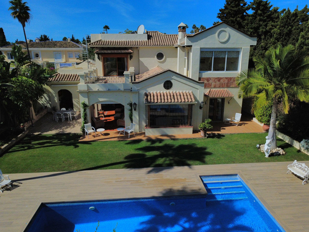 4 Bed Townhouse for sale in Estepona Costa Del Sol, Málaga, Spain