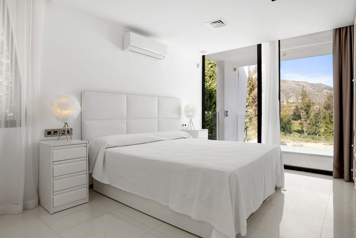 5 Bed Townhouse for sale in Nueva Andalucía Costa Del Sol, Málaga, Spain