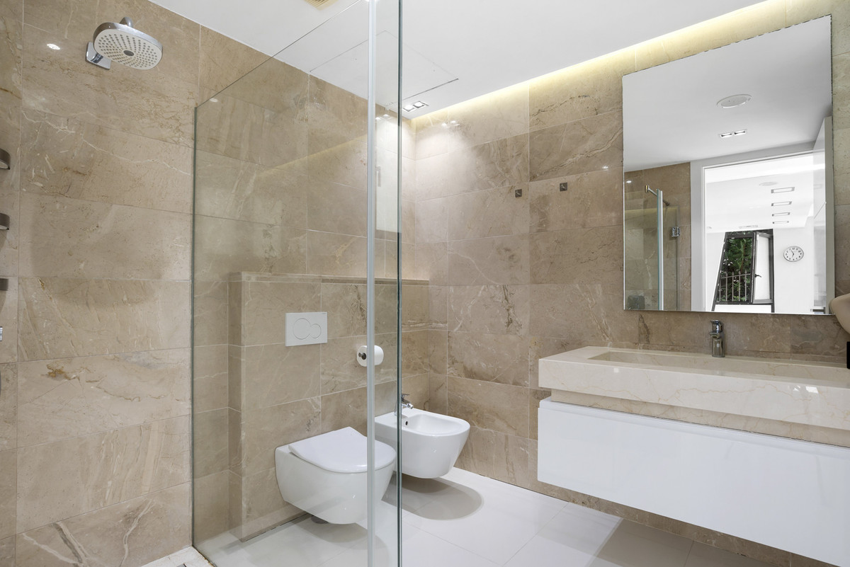 5 Bed Townhouse for sale in Nueva Andalucía Costa Del Sol, Málaga, Spain