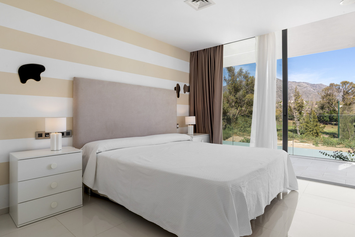 5 Bed Townhouse for sale in Nueva Andalucía Costa Del Sol, Málaga, Spain