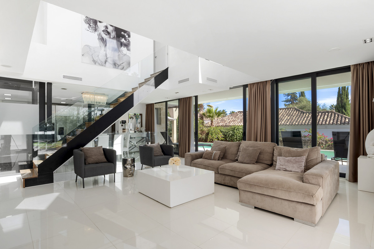 5 Bed Townhouse for sale in Nueva Andalucía Costa Del Sol, Málaga, Spain