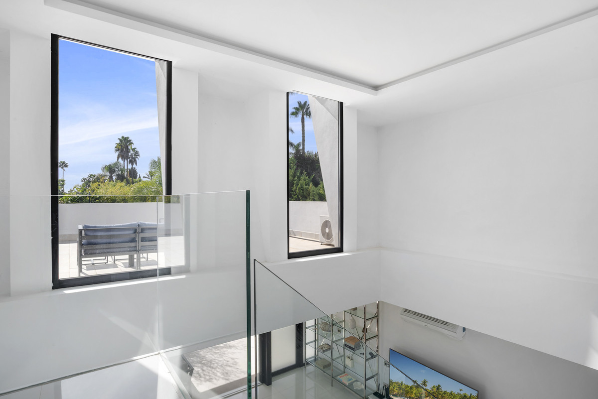 5 Bed Townhouse for sale in Nueva Andalucía Costa Del Sol, Málaga, Spain