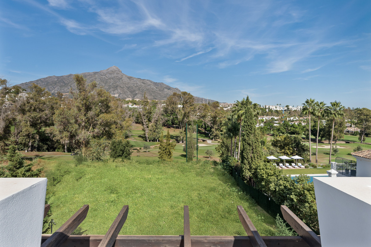 5 Bed Townhouse for sale in Nueva Andalucía Costa Del Sol, Málaga, Spain