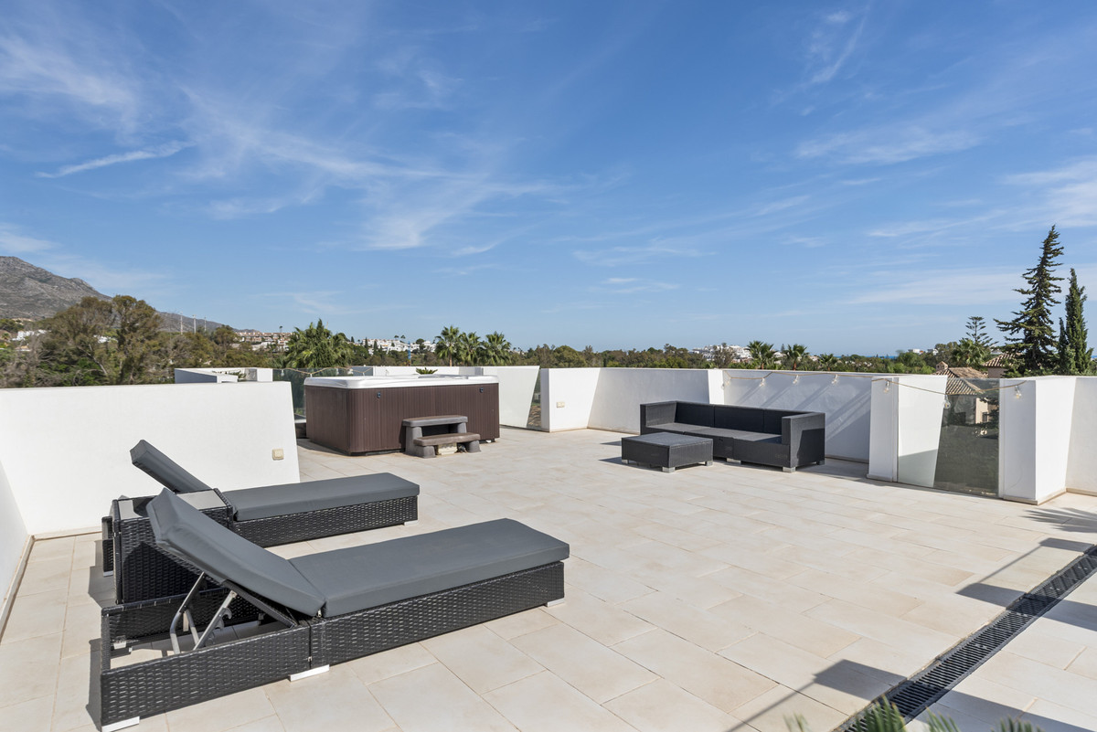 5 Bed Townhouse for sale in Nueva Andalucía Costa Del Sol, Málaga, Spain