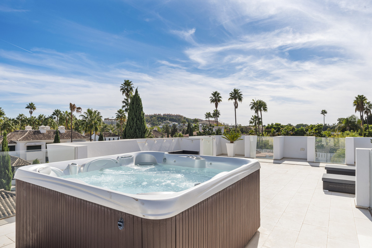 5 Bed Townhouse for sale in Nueva Andalucía Costa Del Sol, Málaga, Spain