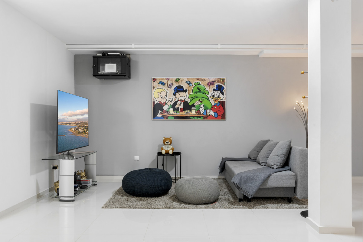 5 Bed Townhouse for sale in Nueva Andalucía Costa Del Sol, Málaga, Spain