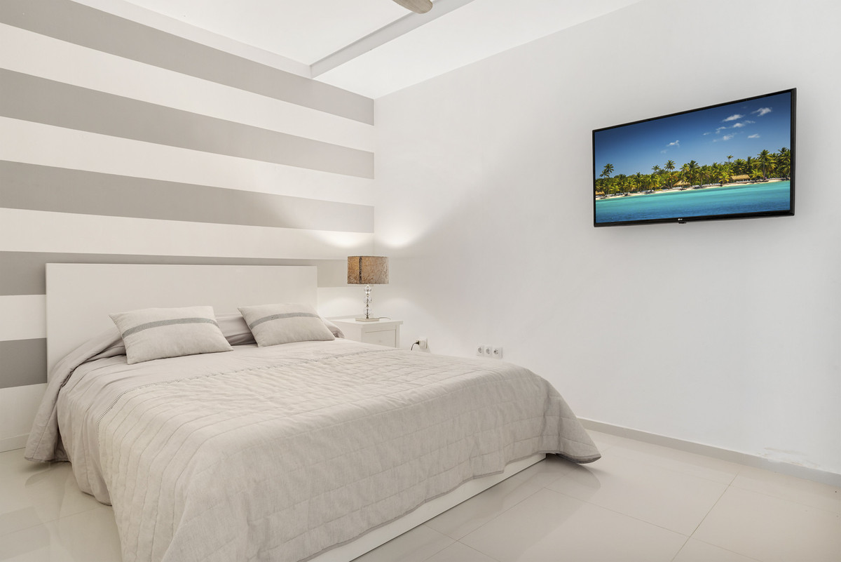 5 Bed Townhouse for sale in Nueva Andalucía Costa Del Sol, Málaga, Spain