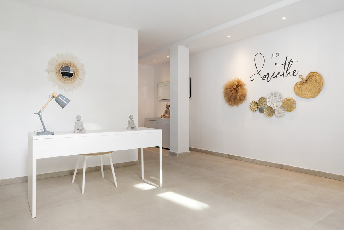 5 Bed Townhouse for sale in Nueva Andalucía Costa Del Sol, Málaga, Spain