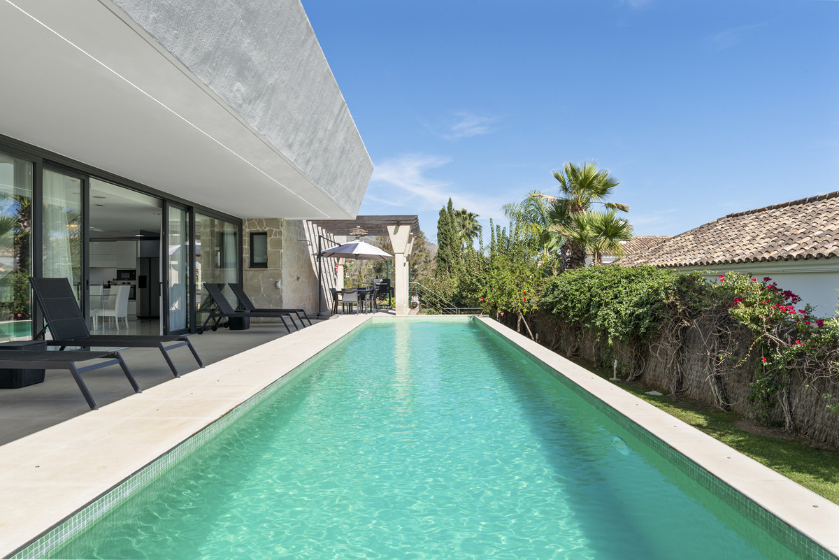 5 Bed Townhouse for sale in Nueva Andalucía Costa Del Sol, Málaga, Spain