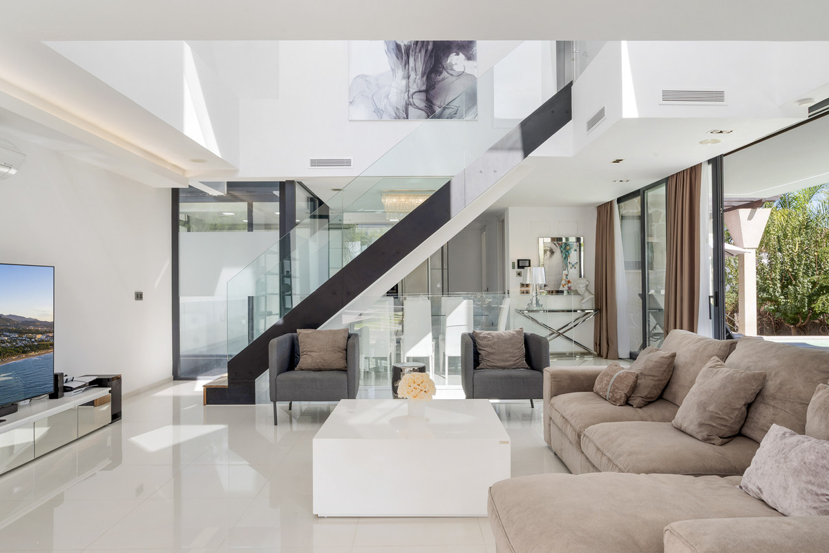 5 Bed Townhouse for sale in Nueva Andalucía Costa Del Sol, Málaga, Spain