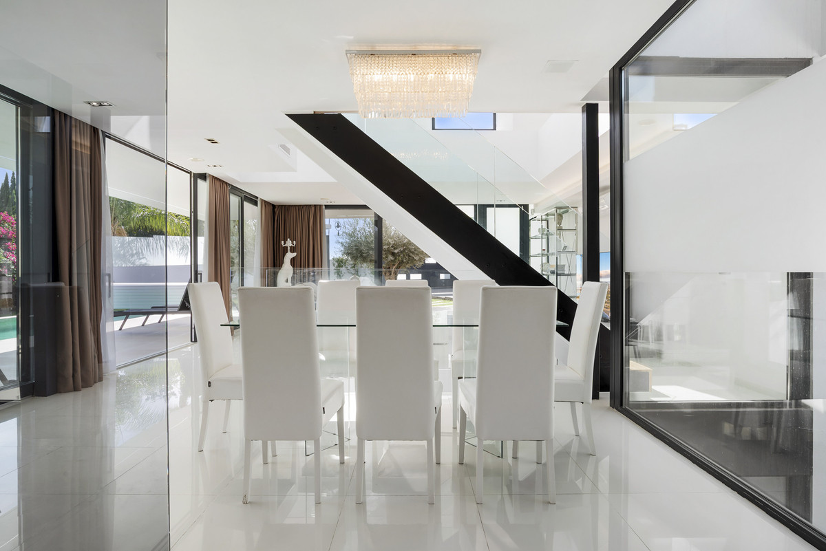 5 Bed Townhouse for sale in Nueva Andalucía Costa Del Sol, Málaga, Spain
