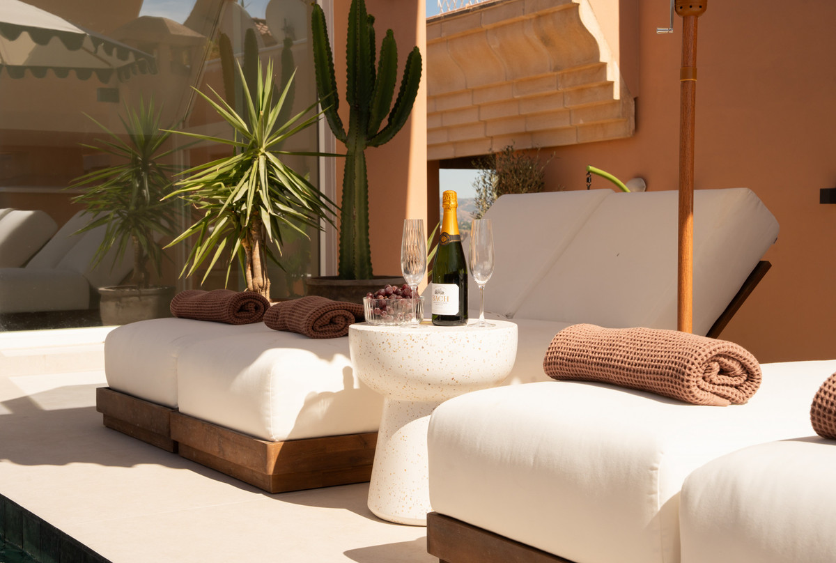 3 Bed Apartment for sale in Nueva Andalucía Costa Del Sol, Málaga, Spain