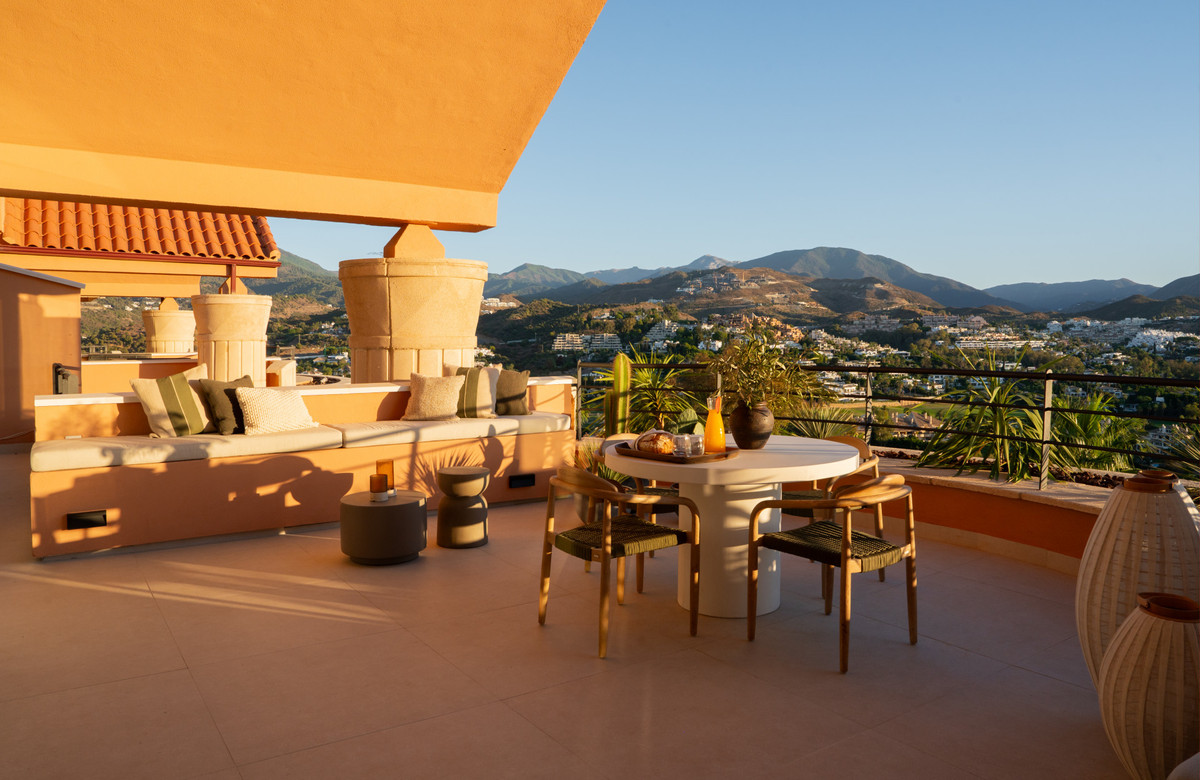 3 Bed Apartment for sale in Nueva Andalucía Costa Del Sol, Málaga, Spain