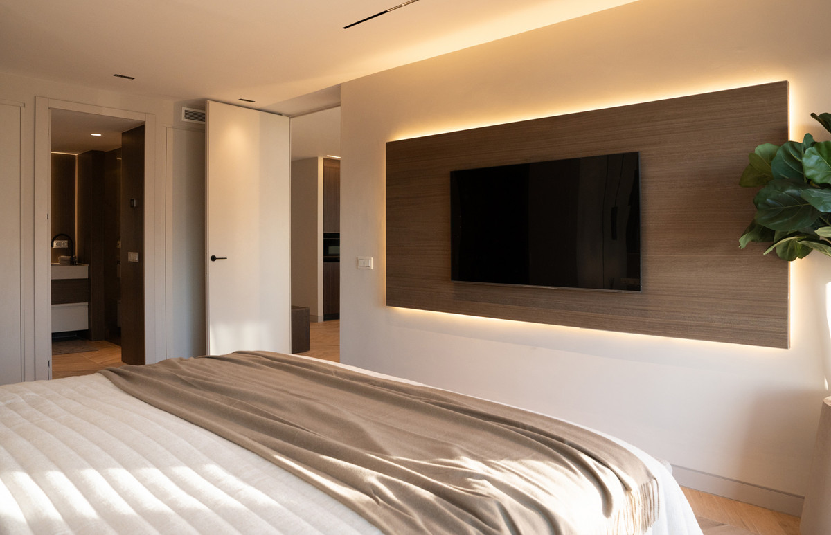 3 Bed Apartment for sale in Nueva Andalucía Costa Del Sol, Málaga, Spain