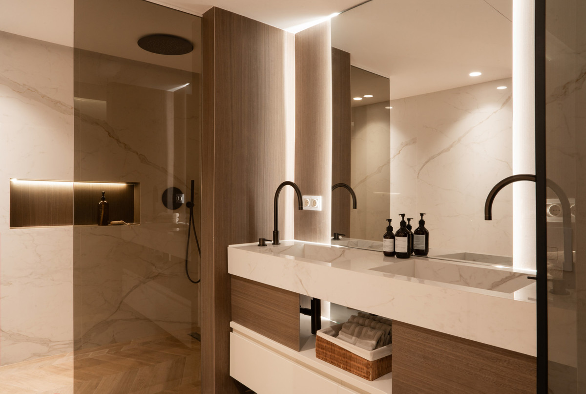 3 Bed Apartment for sale in Nueva Andalucía Costa Del Sol, Málaga, Spain