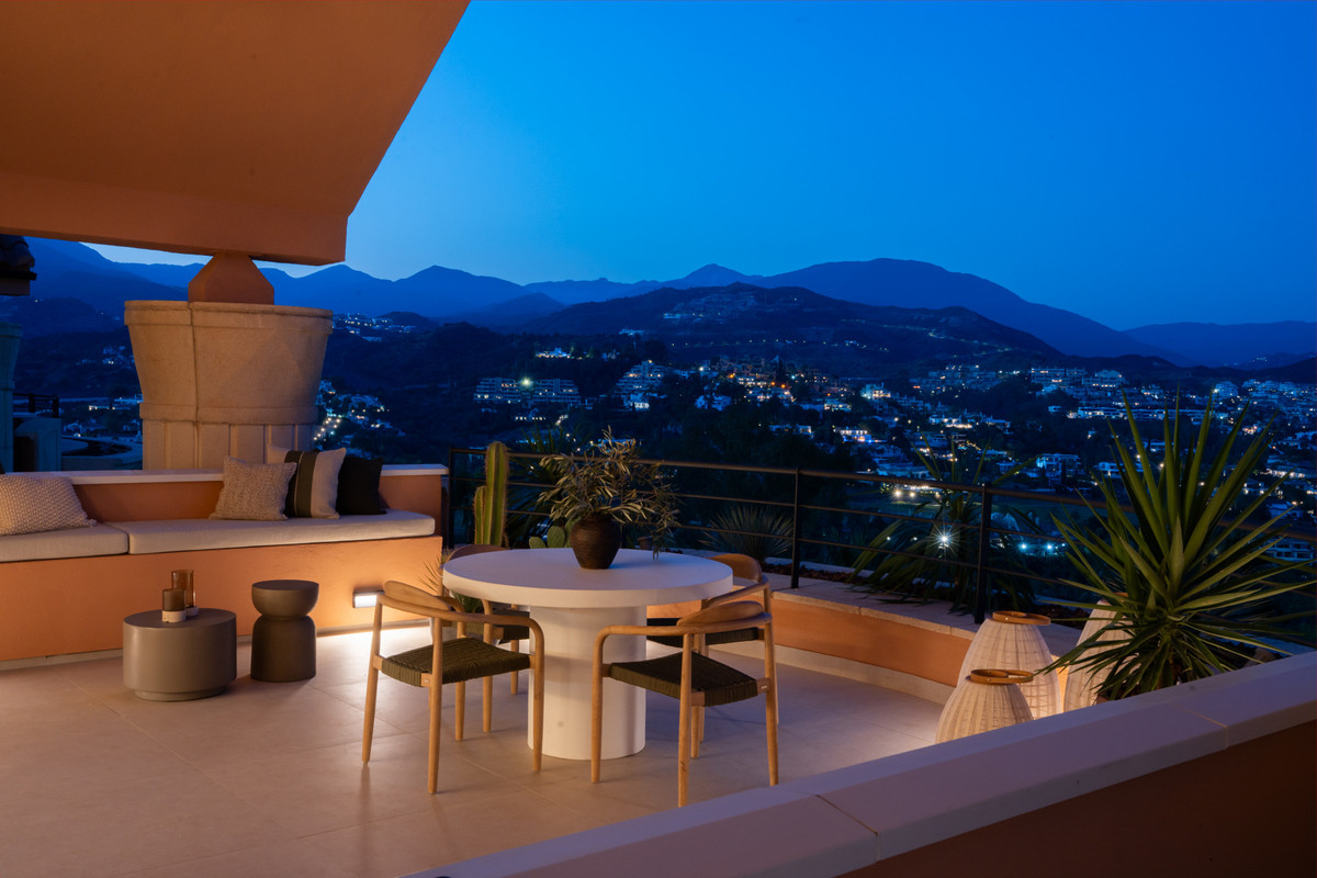 3 Bed Apartment for sale in Nueva Andalucía Costa Del Sol, Málaga, Spain