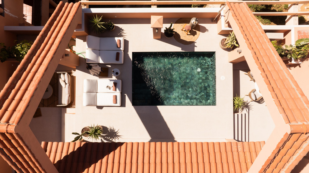 3 Bed Apartment for sale in Nueva Andalucía Costa Del Sol, Málaga, Spain