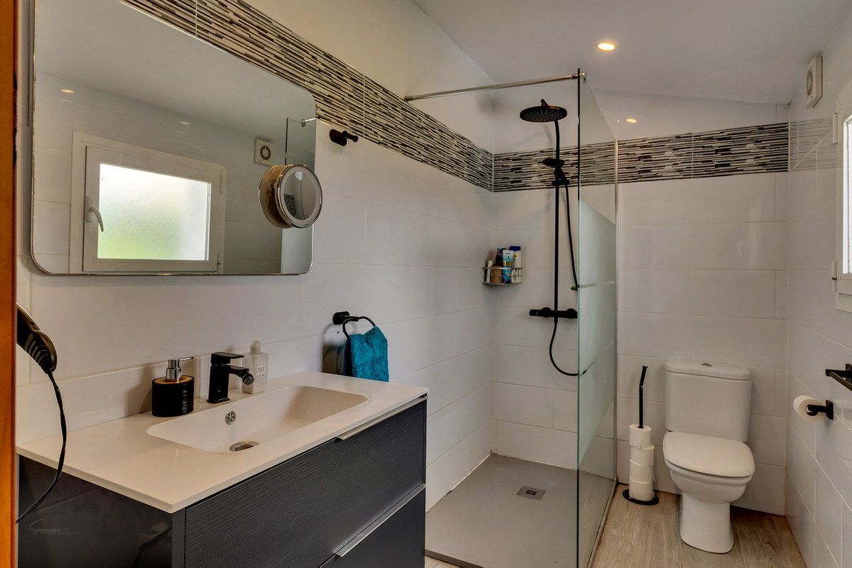 Se vende Villa - Chalet de 3 dormitorios en Costa Blanca, Alicante, España