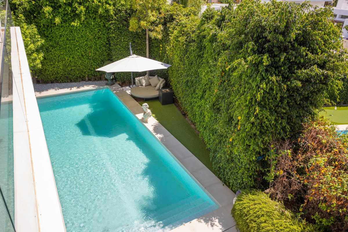 4 Bed Townhouse for sale in Estepona Costa Del Sol, Málaga, Spain