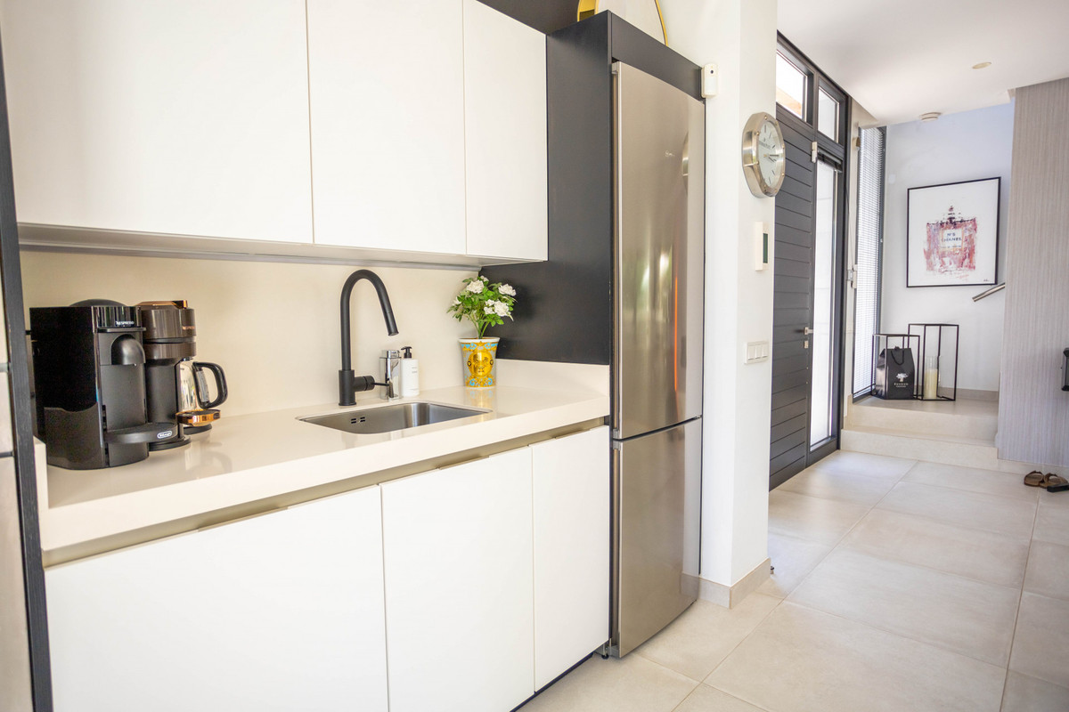 4 Bed Townhouse for sale in Estepona Costa Del Sol, Málaga, Spain