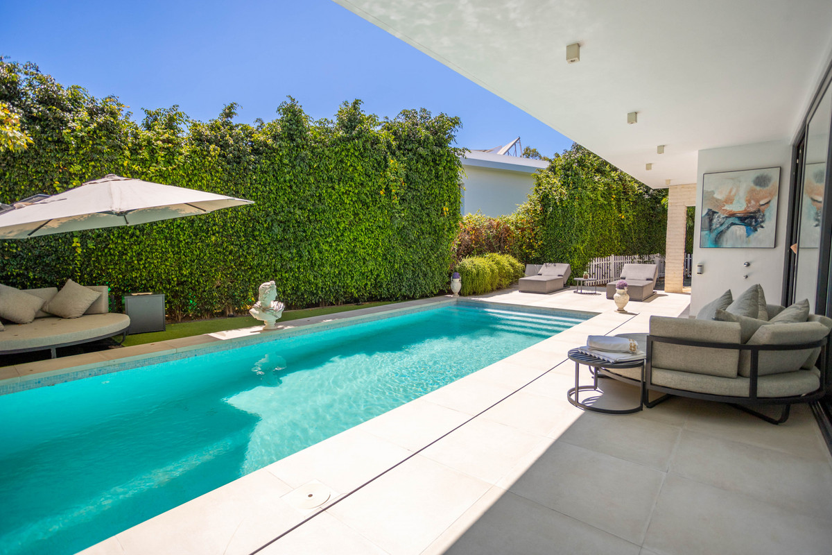 4 Bed Townhouse for sale in Estepona Costa Del Sol, Málaga, Spain