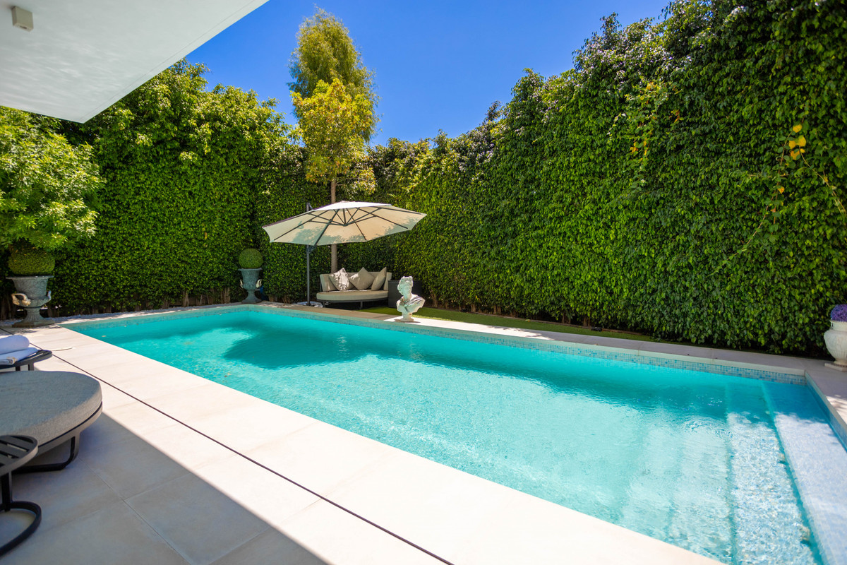 4 Bed Townhouse for sale in Estepona Costa Del Sol, Málaga, Spain