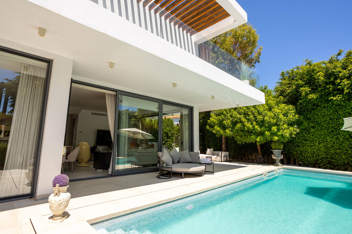 4 Bed Townhouse for sale in Estepona Costa Del Sol, Málaga, Spain