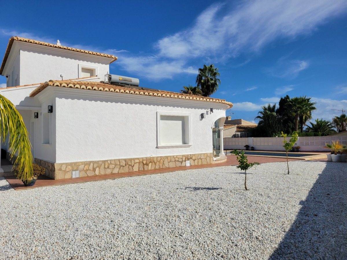 4 Bed Townhouse for sale in Calpe Costa Blanca, Alicante, Spain