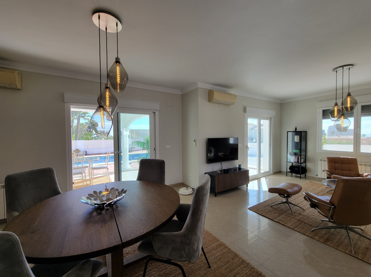 4 Bed Townhouse for sale in Calpe Costa Blanca, Alicante, Spain