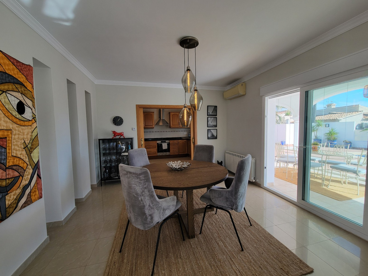 4 Bed Townhouse for sale in Calpe Costa Blanca, Alicante, Spain