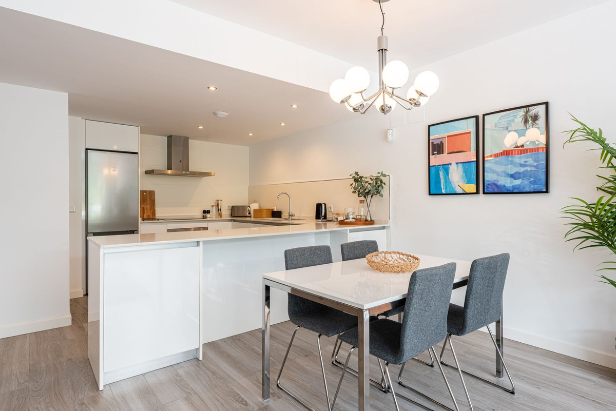 2 Bed Apartment for sale in Benahavís Costa Del Sol, Málaga, Spain