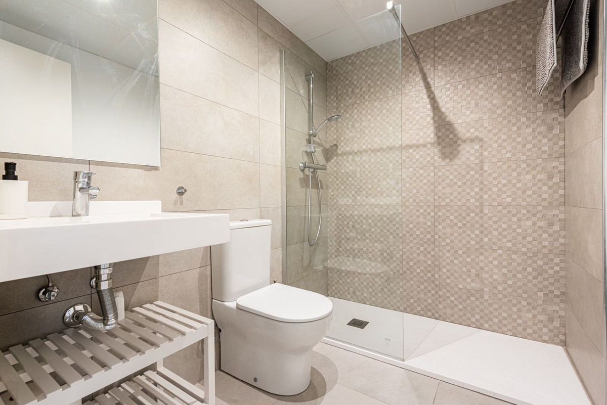 2 Bed Apartment for sale in Benahavís Costa Del Sol, Málaga, Spain