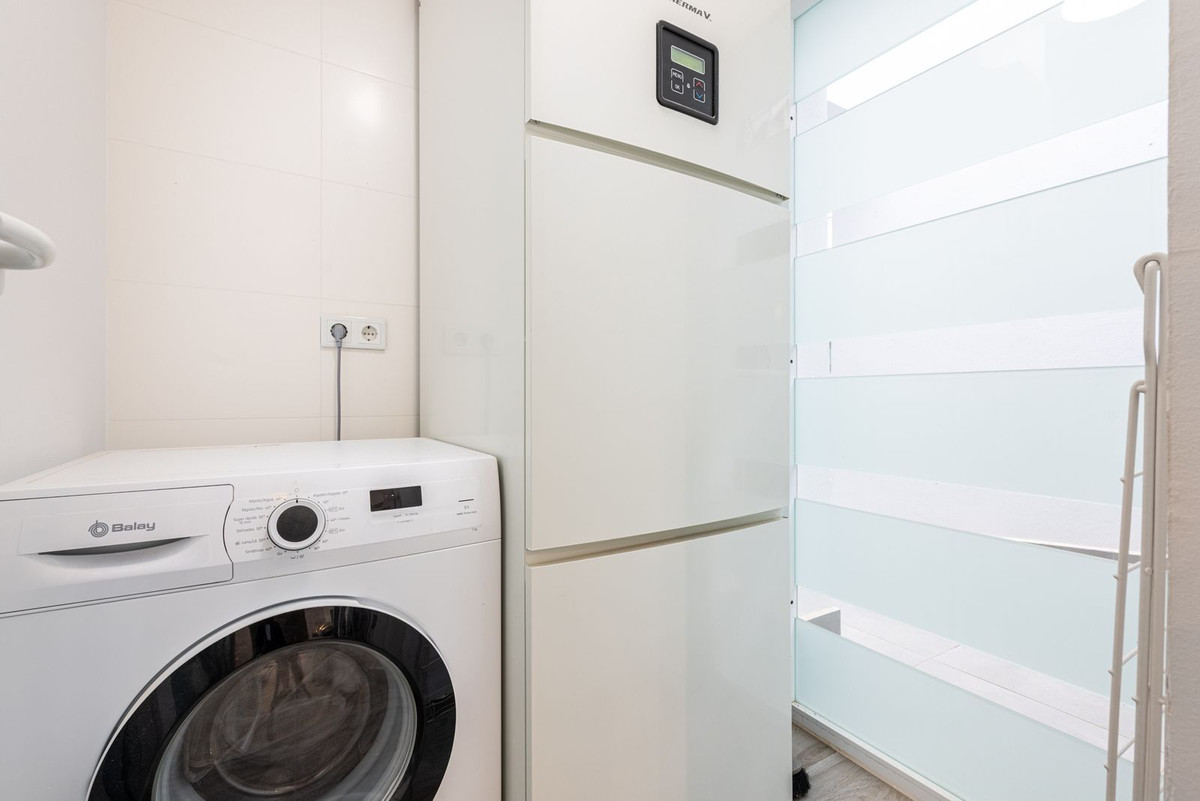 2 Bed Apartment for sale in Benahavís Costa Del Sol, Málaga, Spain