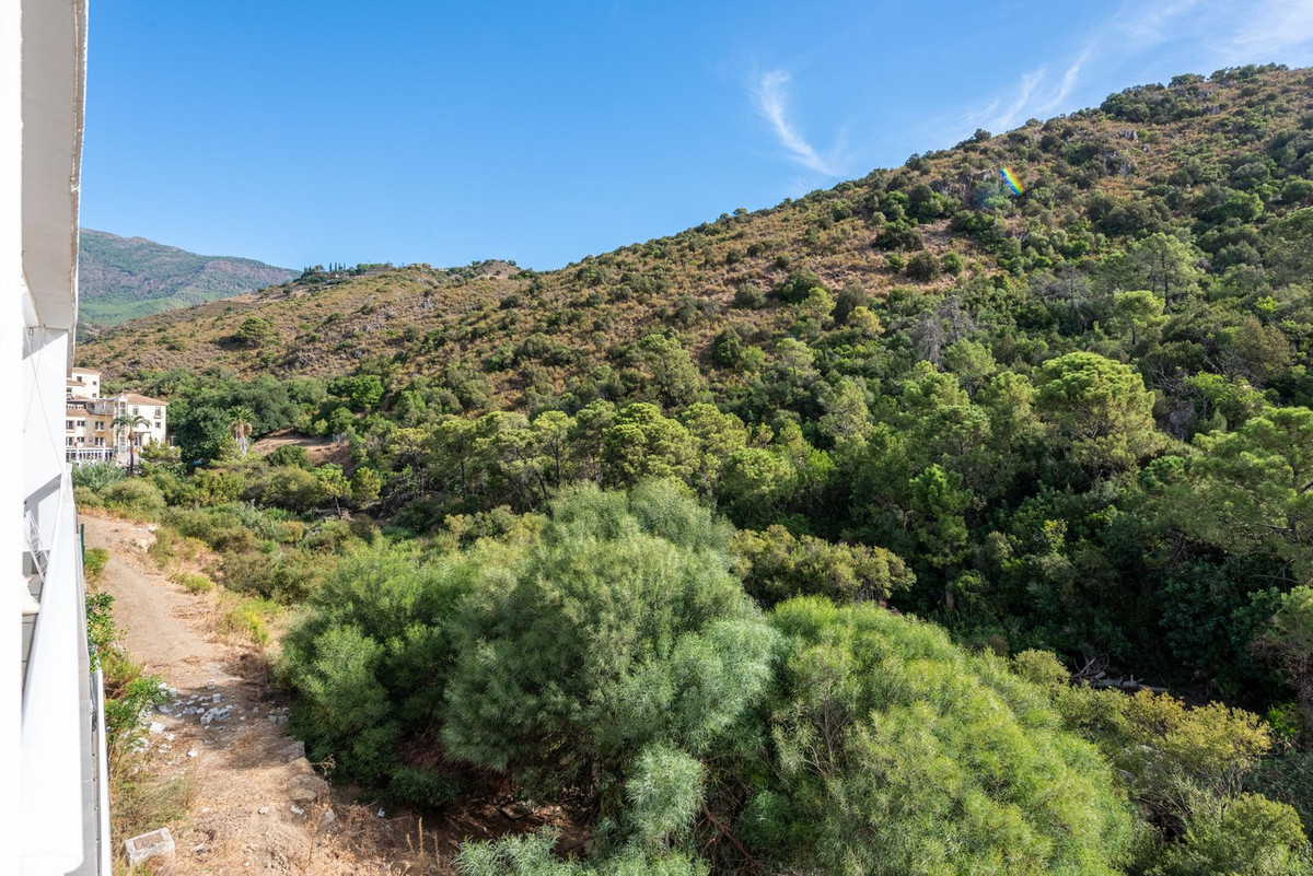 2 Bed Apartment for sale in Benahavís Costa Del Sol, Málaga, Spain