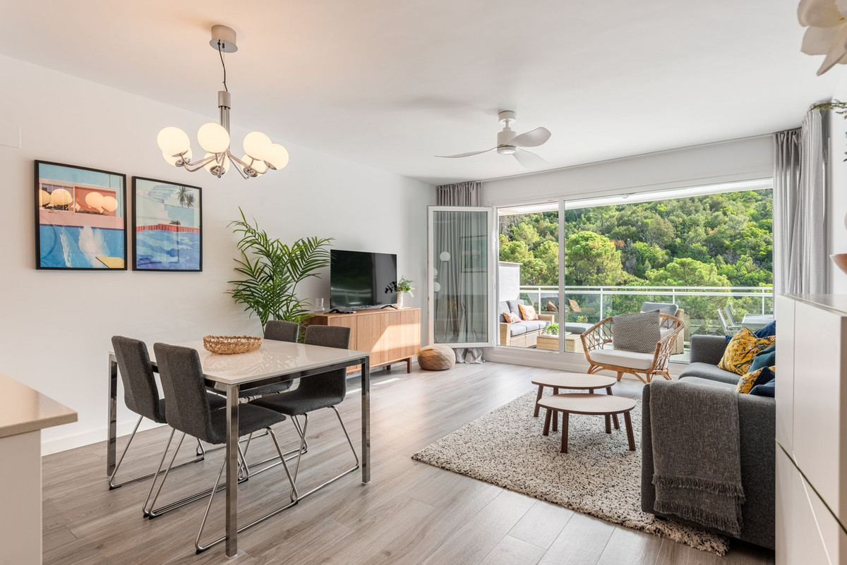 2 Bed Apartment for sale in Benahavís Costa Del Sol, Málaga, Spain